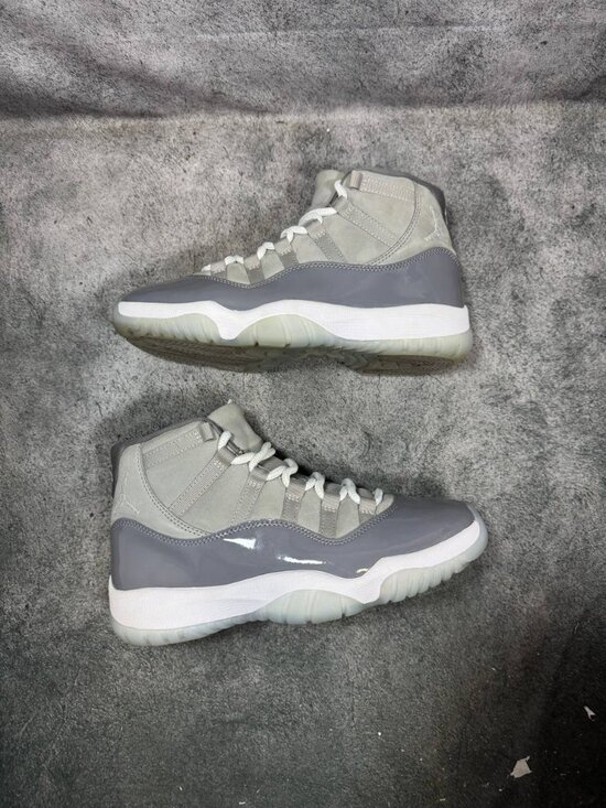 Size 8.5 | Jordan 11 Cool Grey With Box | Pre-Owned main image 2